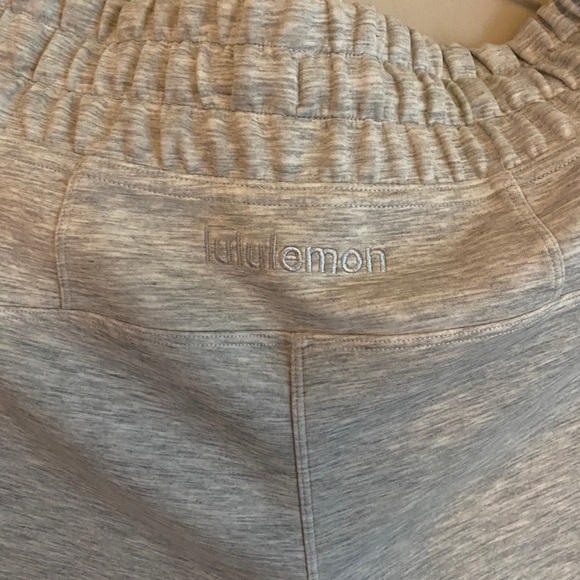 LULULEMON SHORTS - Picture 3 of 4